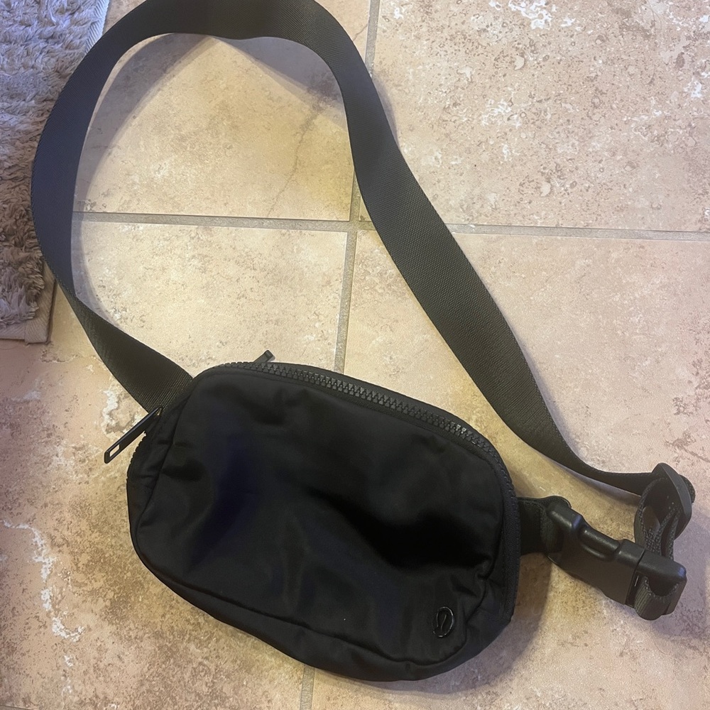 Lulu lemon black belt bag